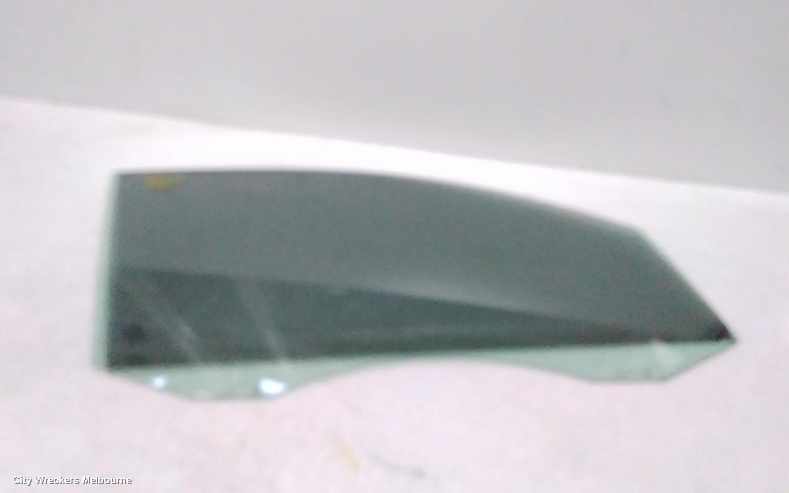 VOLKSWAGEN TIGUAN RIGHT FRONT DOOR WINDOW, 5N, 05/2008 - 08/2016 - Image 2