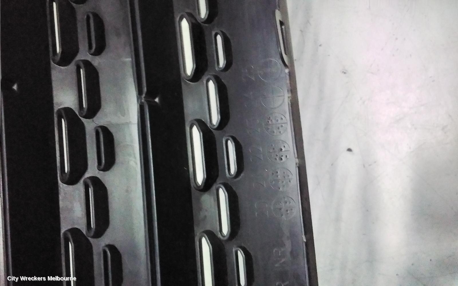 MITSUBISHI ECLIPSE CROSS GRILLE, RADIATOR GRILLE (UPPER), HIGH GLOSS BLACK, YB, 10/2020 ONWARDS - Image 2