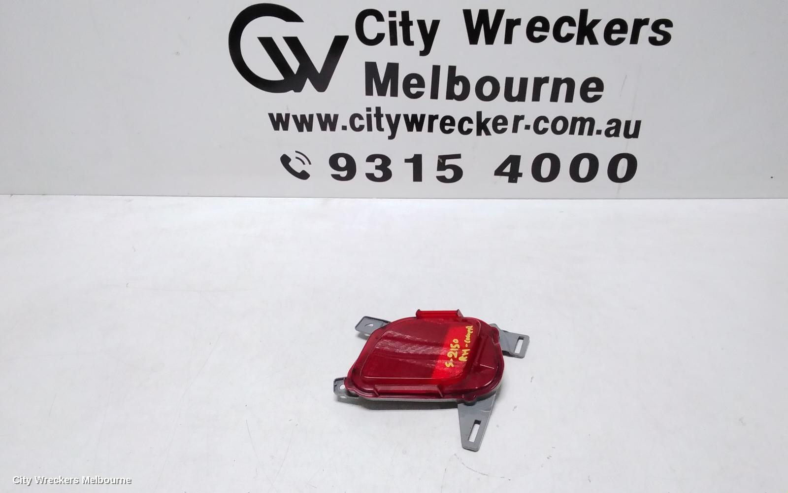 TOYOTA KLUGER RIGHT TAILLIGHT, BUMPER REFLECTOR, GSU50/GSU55, 12/2013 - 02/2021 - Image 1