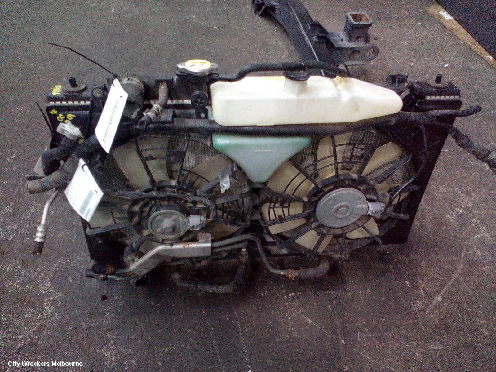 MAZDA 6 RADIATOR, AUTO, 2.3, PETROL, HAS 2 "FORK" + 1 "PIN" MOUNT POINTS ON BOTTOM TANK, GG/GY, 09/2002 - 02/2008 - Image 3