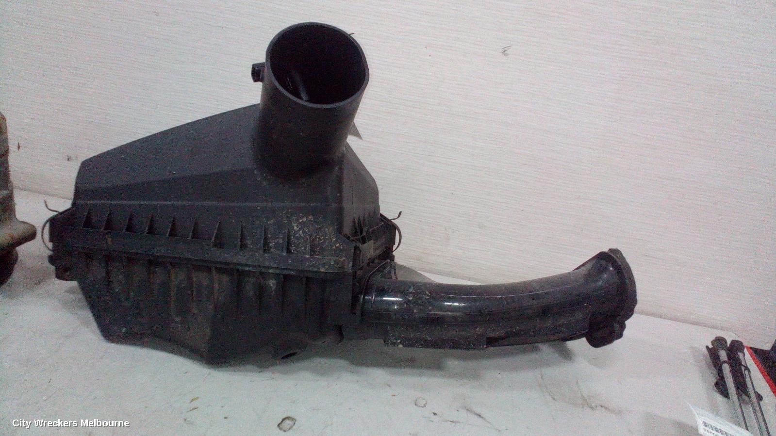 HOLDEN COMMODORE AIR CLEANER/BOX, VE, 3.6 V6, LLT ENG TYPE, SIDI, 08/2009 - 04/2013 - Image 3