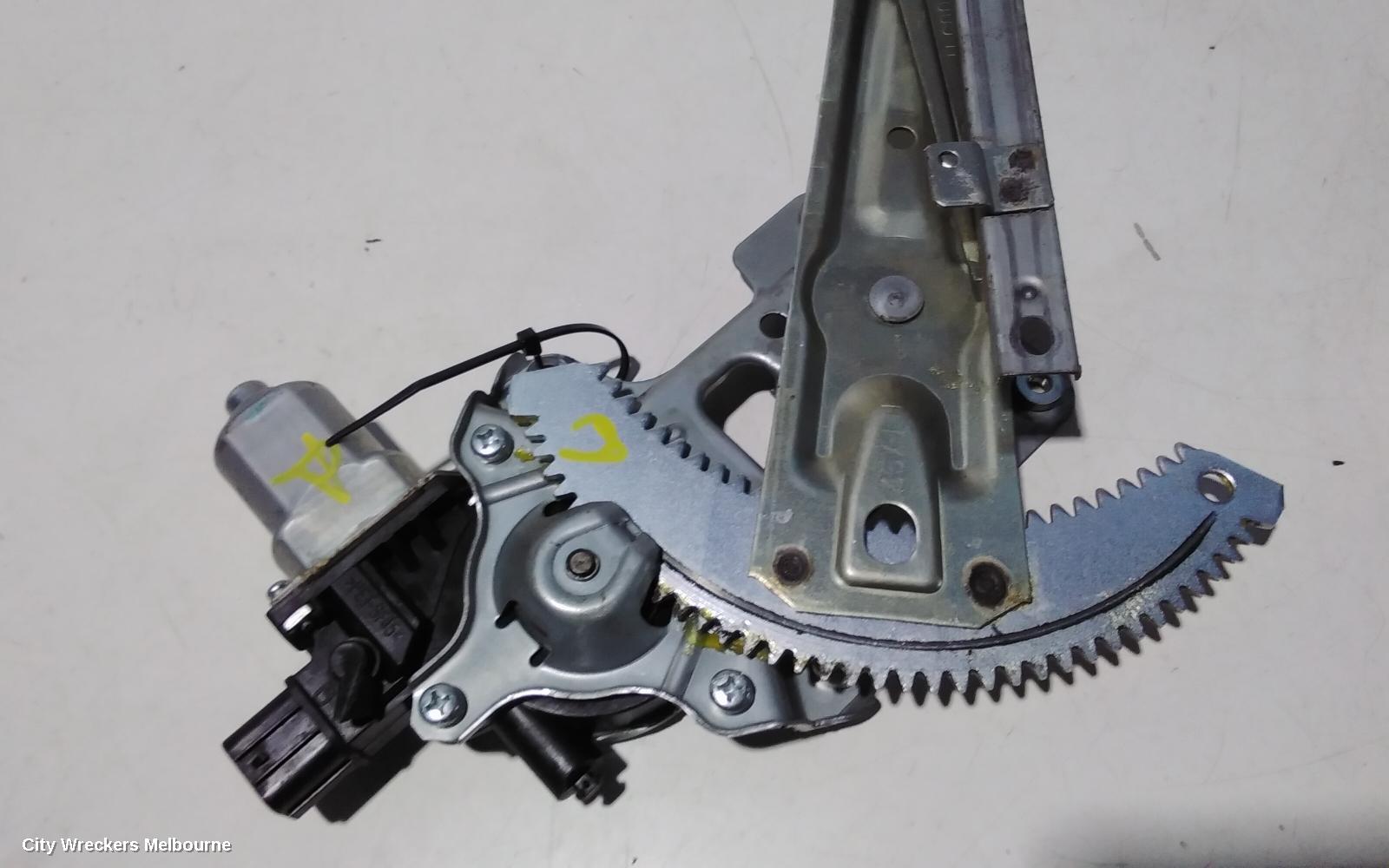 MITSUBISHI OUTLANDER LEFT FRONT WINDOW REG/MOTOR, ZG-ZH, POWER, 11/2006 - 10/2012 - Image 3