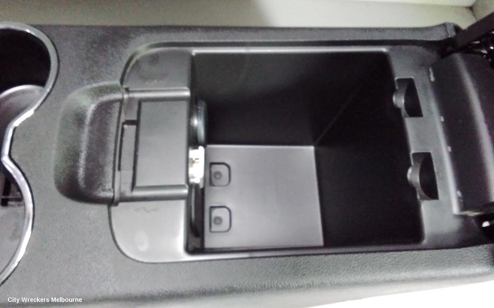 HOLDEN COMMODORE CONSOLE, VF, 05/2013 - 12/2017 - Image 3