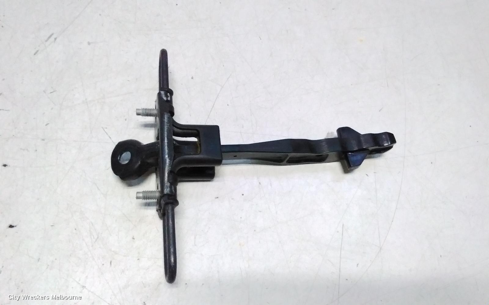 KIA SORENTO DOOR HINGE/RUNNER, CHECK STRAP, LH REAR, MQ4, 02/2020 ONWARDS - Image 1