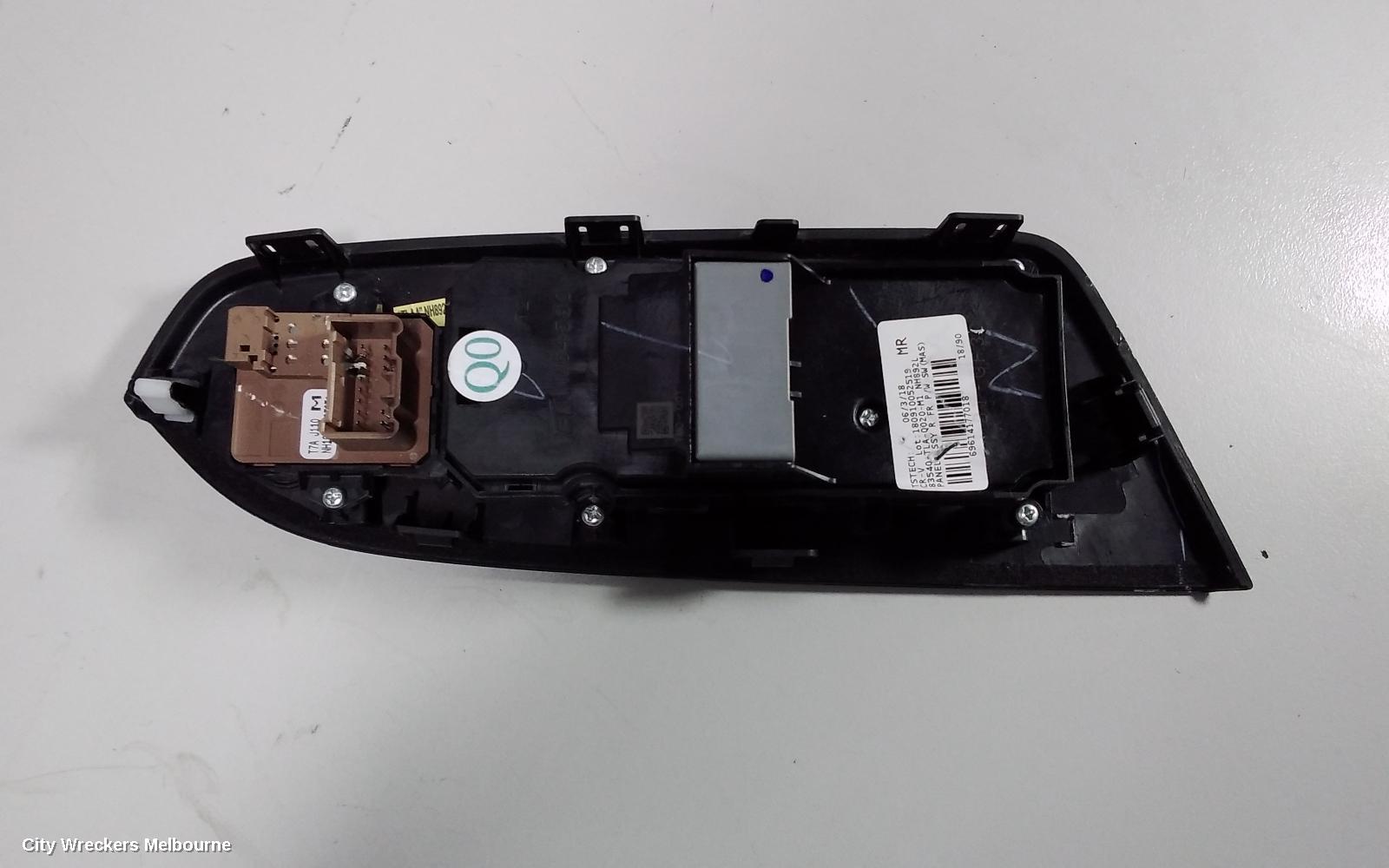 HONDA CRV PWR DR WIND SWITCH, RH FRONT (MASTER SWITCH), W/ AUTO DOWN ON RHF ONLY, RW, 05/2017 ONWARDS - Image 3
