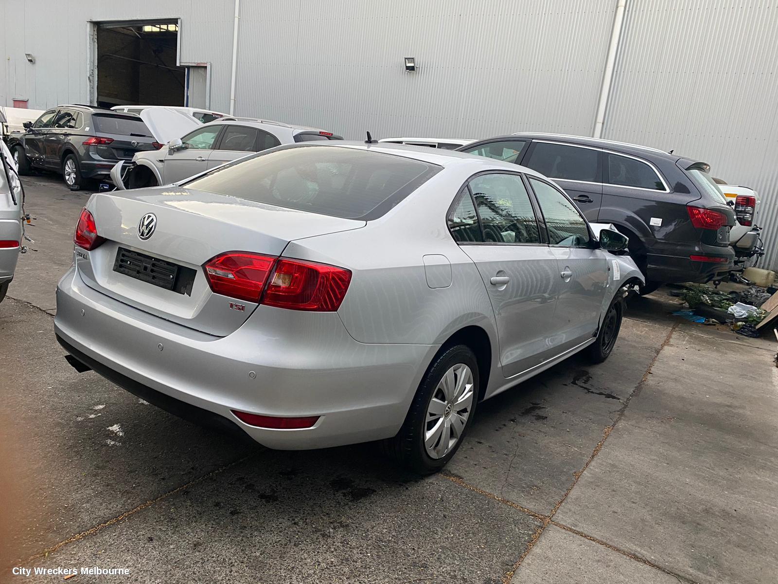 VOLKSWAGEN JETTA RIGHT REAR DOOR, 1B, 02/2011 - 12/2017 - Image 2