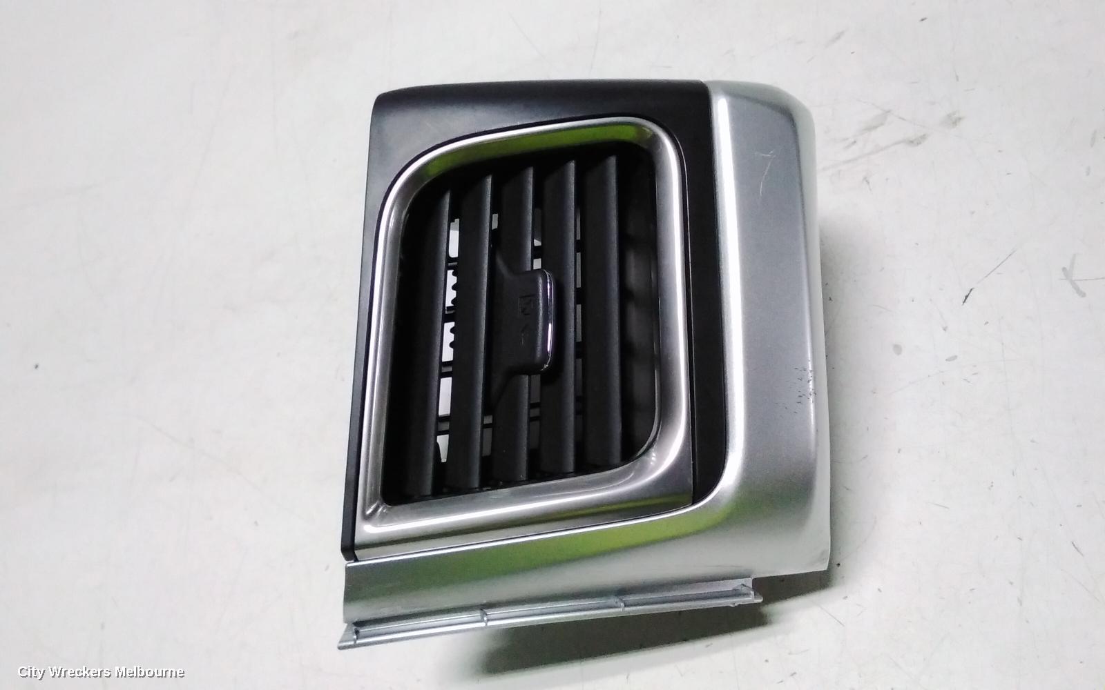 TOYOTA KLUGER, XU50 SERIES, 03/2014 - 02/2021, RHS DASH AIR VENT ~ 55650-0E060: 117386 - Image 3