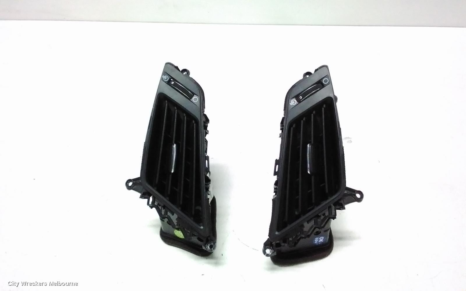 HYUNDAI I45, YF, 02/2010 - 05/2014, 2X CENTER AIR VENTS LHS & RHS: 113690 - Image 1