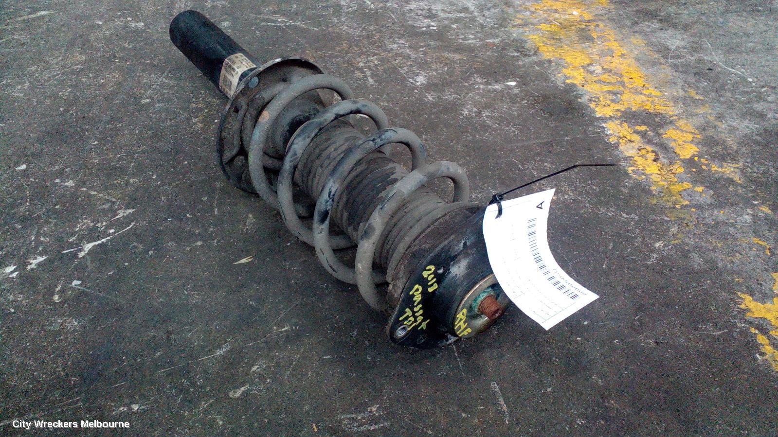 VOLKSWAGEN PASSAT RIGHT FRONT STRUT, 3C/MK6 B7, 2.0, 04/2011 - 05/2015 - Image 1