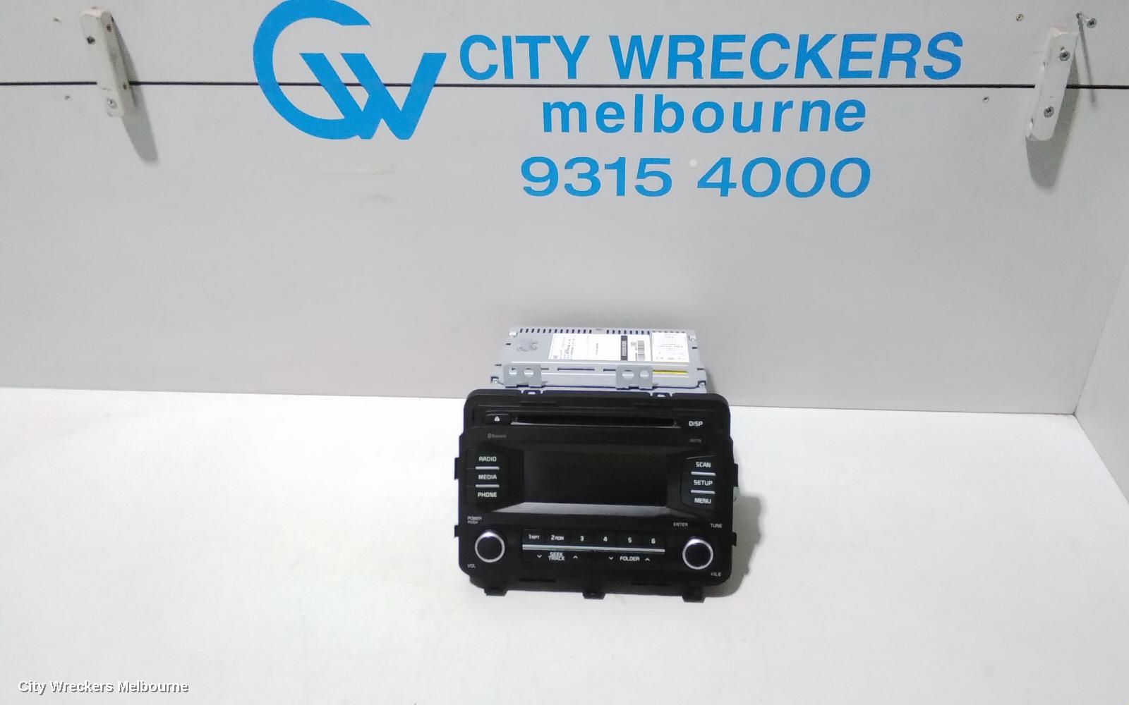 KIA OPTIMA RADIO/CD/DVD/SAT/TV, CD STACKER, TF, 01/2011 - 10/2015 - Image 1