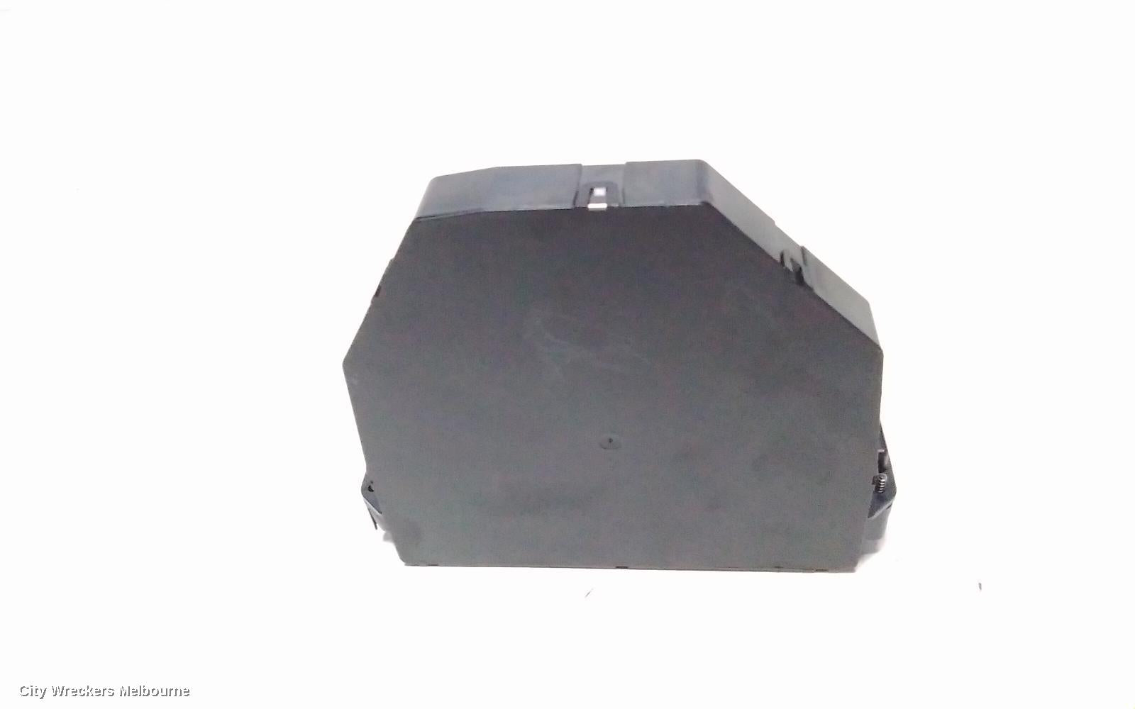 MERCEDES C CLASS FUSE BOX, ENGINE BAY, DIESEL, W204/S204/C204, 07/2007 - 01/2015 - Image 3