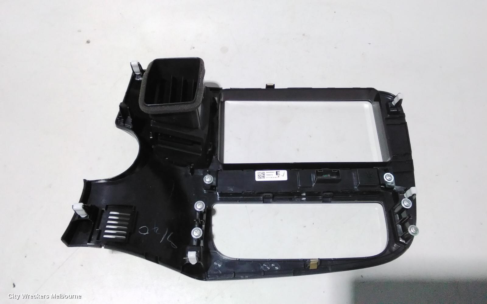 MITSUBISHI OUTLANDER, ZK, 04/2015 - 07/2021, FACIA: 78405 - Image 3