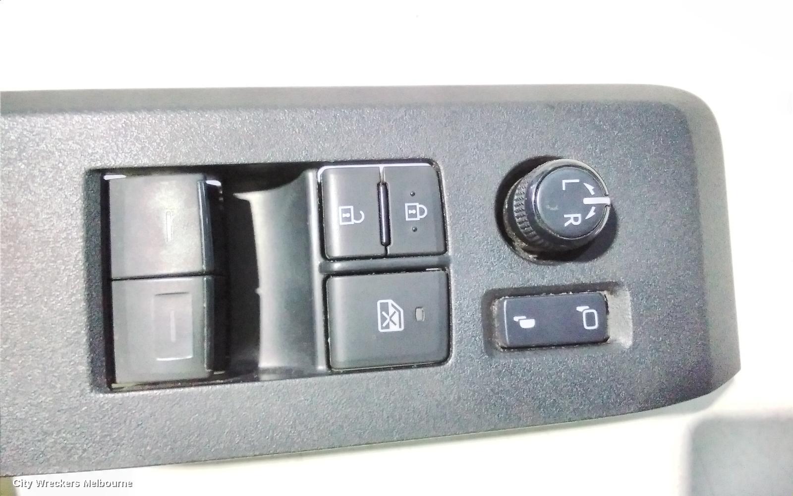 TOYOTA HIACE PWR DR WIND SWITCH, RH FRONT (MASTER SWITCH), 300 SERIES, 04/2019 ONWARDS - Image 3