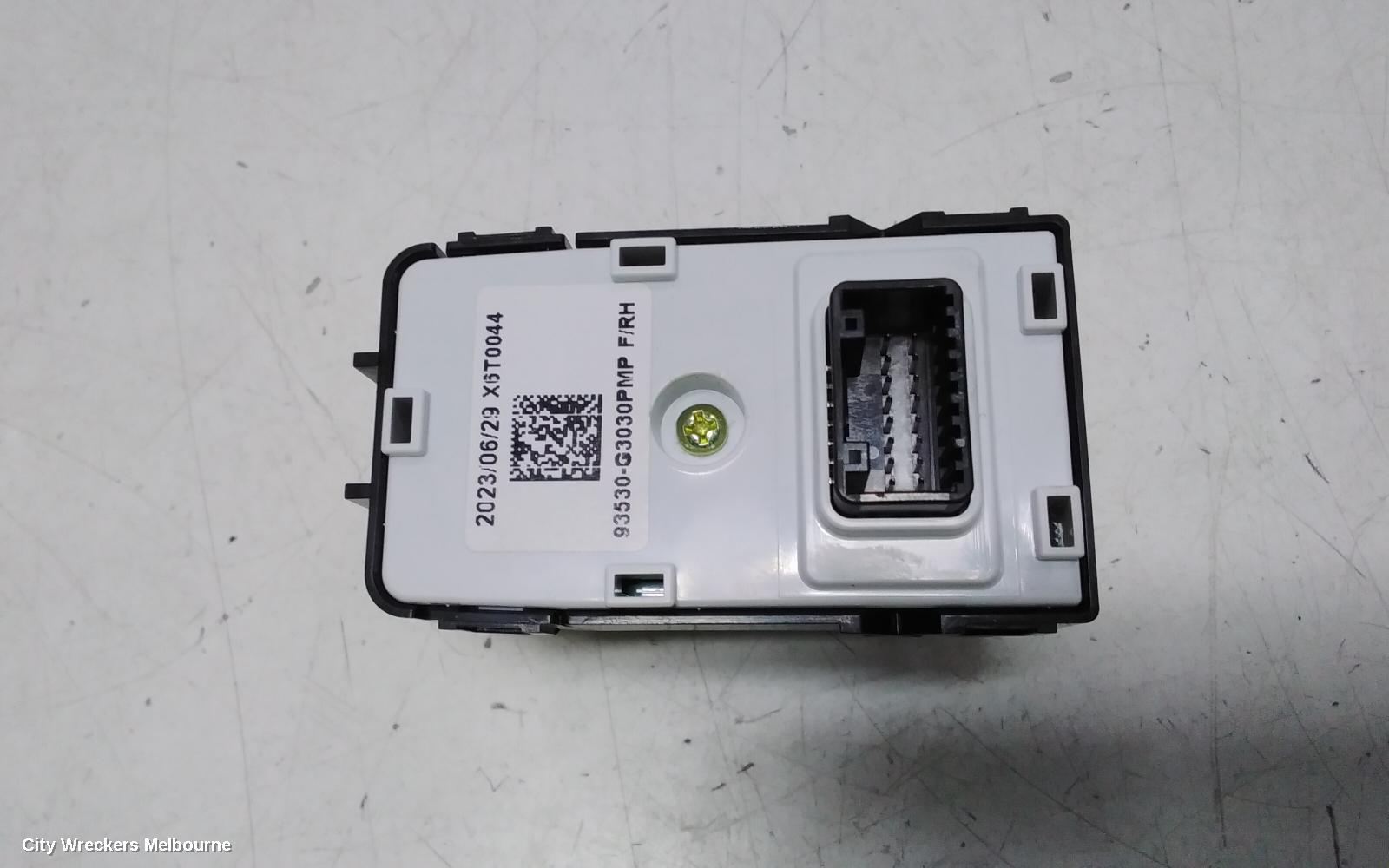 HYUNDAI I30, MIRROR SWITCH, AUTO FOLD TYPE, PD, HATCH (S. KOREA VIN KMHH), 03/2017 ONWARDS - Image 3