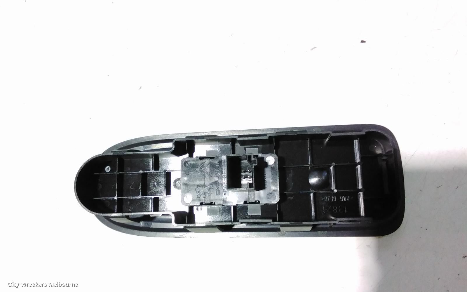 PEUGEOT 307 PWR DR WIND SWITCH, LH FRONT, HATCH, T6, 10/2005 - 06/2007 - Image 3