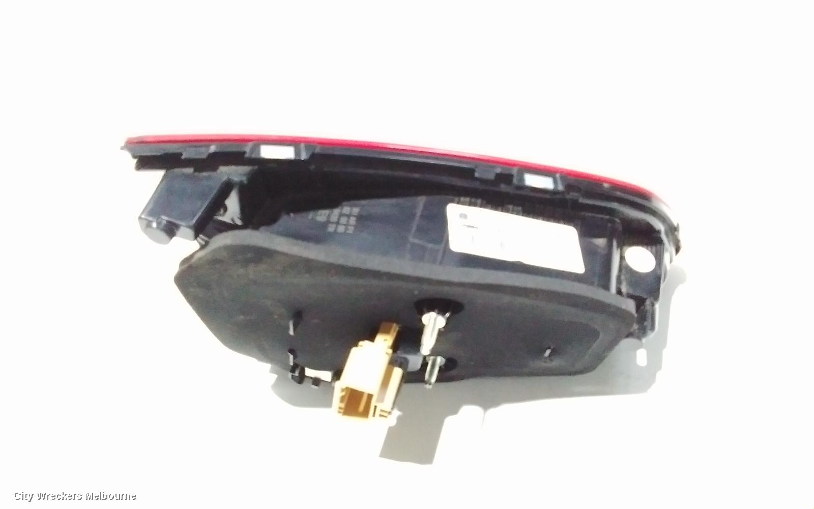 VOLKSWAGEN GOLF REAR GARNISH, TAILGATE LAMP (RH SIDE), GEN 7, HATCH, STANDARD/GTI, 03/2017 - 08/2020 - Image 3