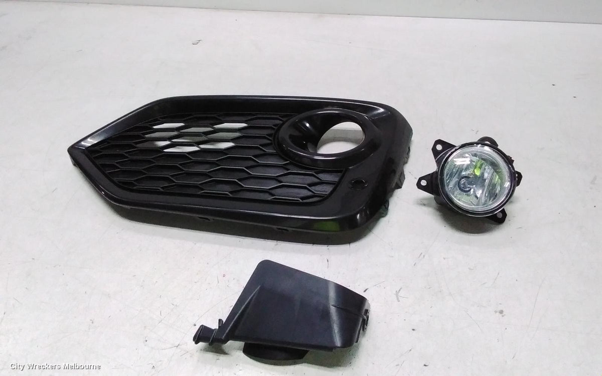 HONDA CIVIC RIGHT INDICATOR/FOG/SIDE, BUMPER FOGLAMP, 10TH GEN, SEDAN/HATCH, HALOGEN TYPE, 05/2016 - 08/2021 - Image 1