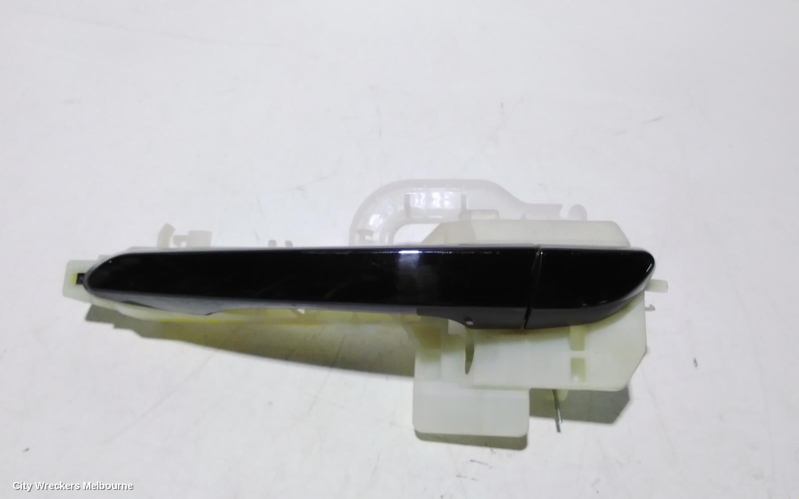 HYUNDAI TUCSON DOOR HANDLE, OUTER, LH FRONT, NON KEYLESS ENTRY TYPE, TL, 07/2015 - 01/2021 - Image 1