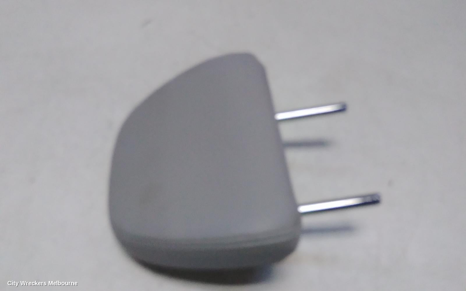 MITSUBISHI OUTLANDER HEADREST, RH REAR 2ND ROW, LEATHER, LIGHT GREY, ZM, 08/2021 ONWARDS - Image 3
