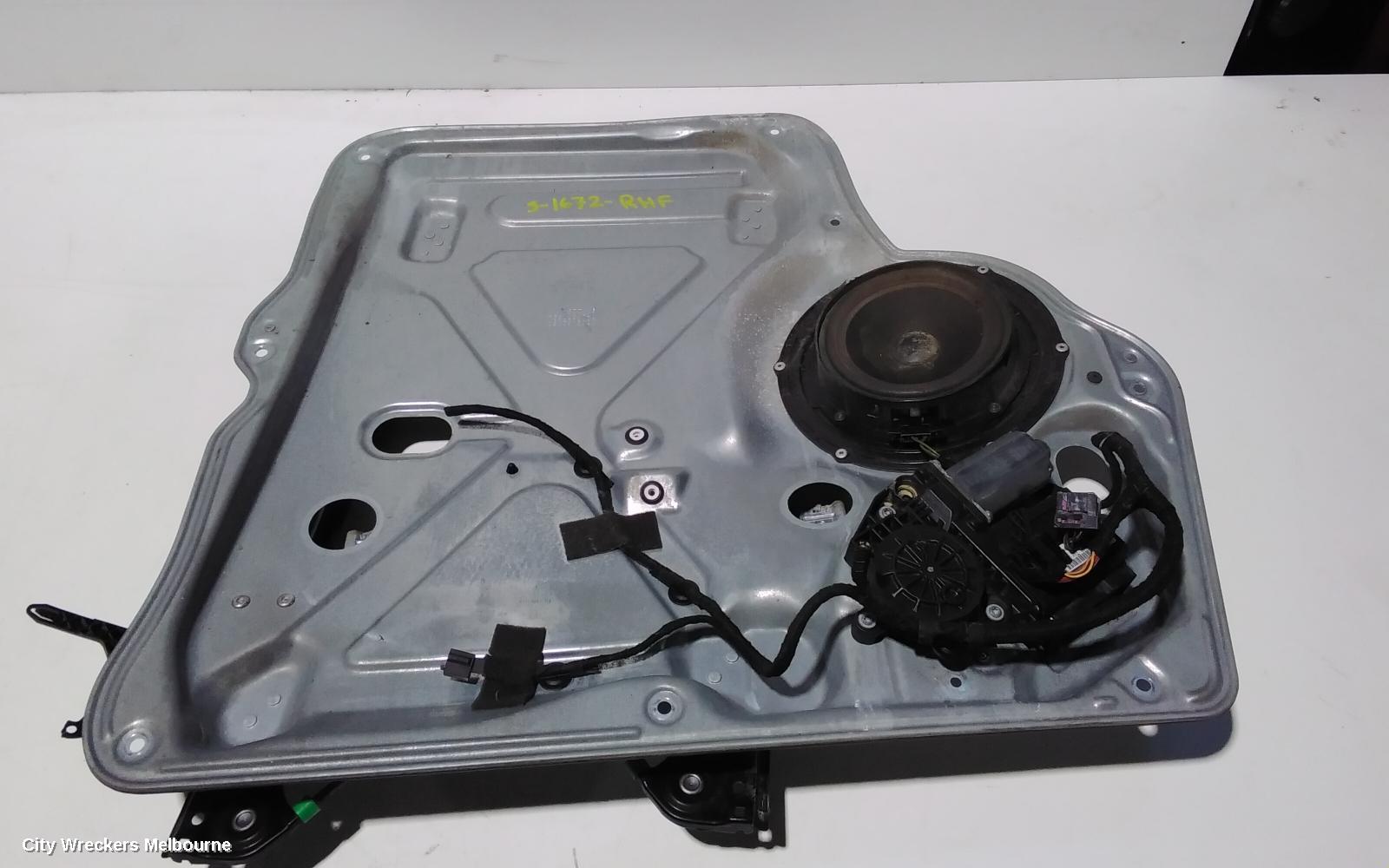 VOLKSWAGEN TRANSPORTER RIGHT FRONT WINDOW REG/MOTOR, T5, POWER, 03/2010 - 06/2015 - Image 1