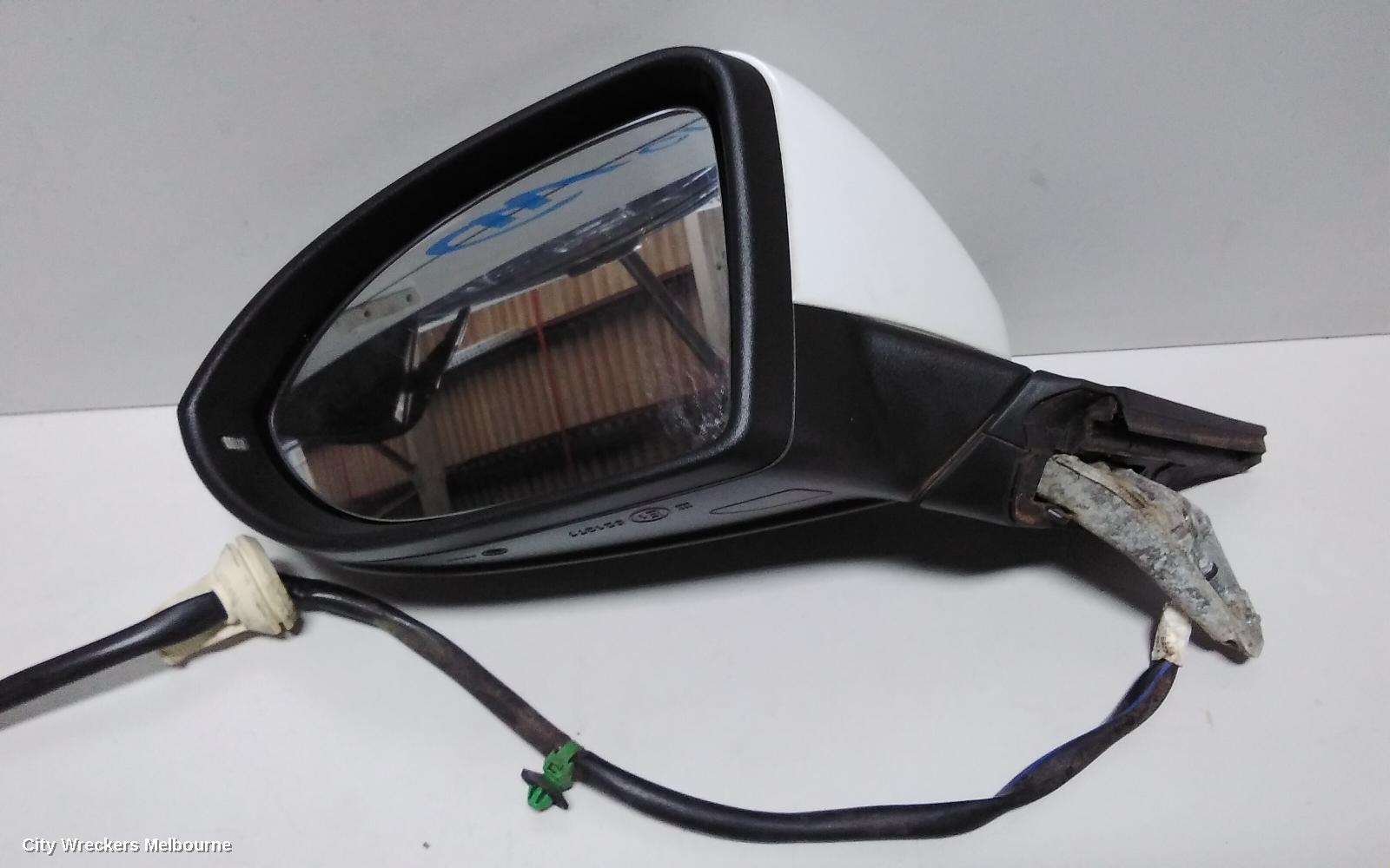 VOLKSWAGEN GOLF LEFT DOOR MIRROR, GEN 7, COLOUR CODED, MANUAL FOLD, NON MEMORY, HEATED, NON LANE CHANGE ASSIST TYPE (6XN/7Y0), 07/2013 - 03/2017 - Image 2