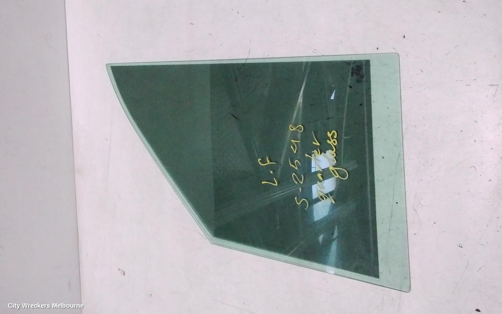 VOLKSWAGEN CRAFTER LEFT FRONT 1/4 DOOR GLASS, SY1, 08/2017 ONWARDS - Image 2