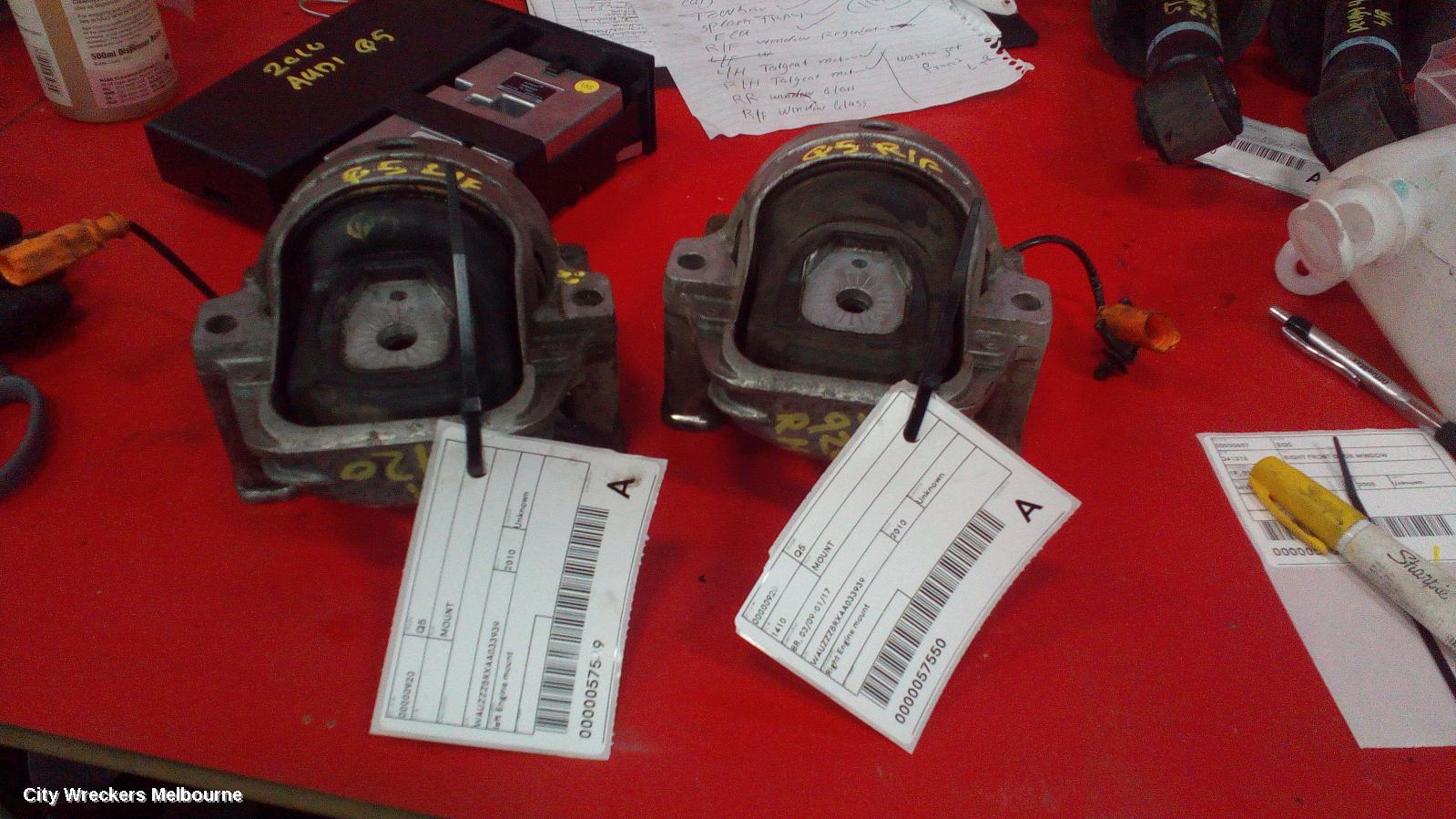 AUDI Q5 MOUNT, ENGINE MOUNT (LH SIDE), PETROL, 2.0, TURBO, 8R, CDNC CODE, 12/2008 - 10/2012 - Image 1