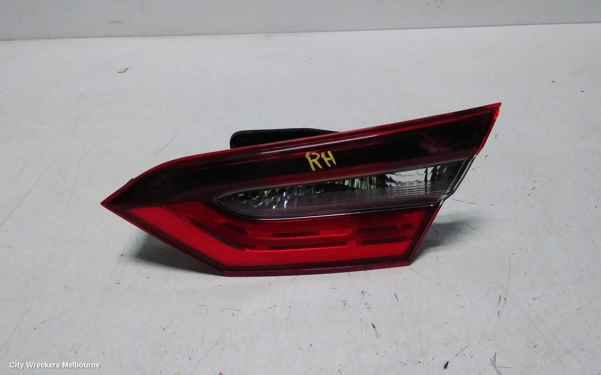 TOYOTA CAMRY REAR GARNISH, BOOTLID LAMP (RH SIDE), HALOGEN TYPE, XV70, 02/2021 - 05/2024 - Image 1