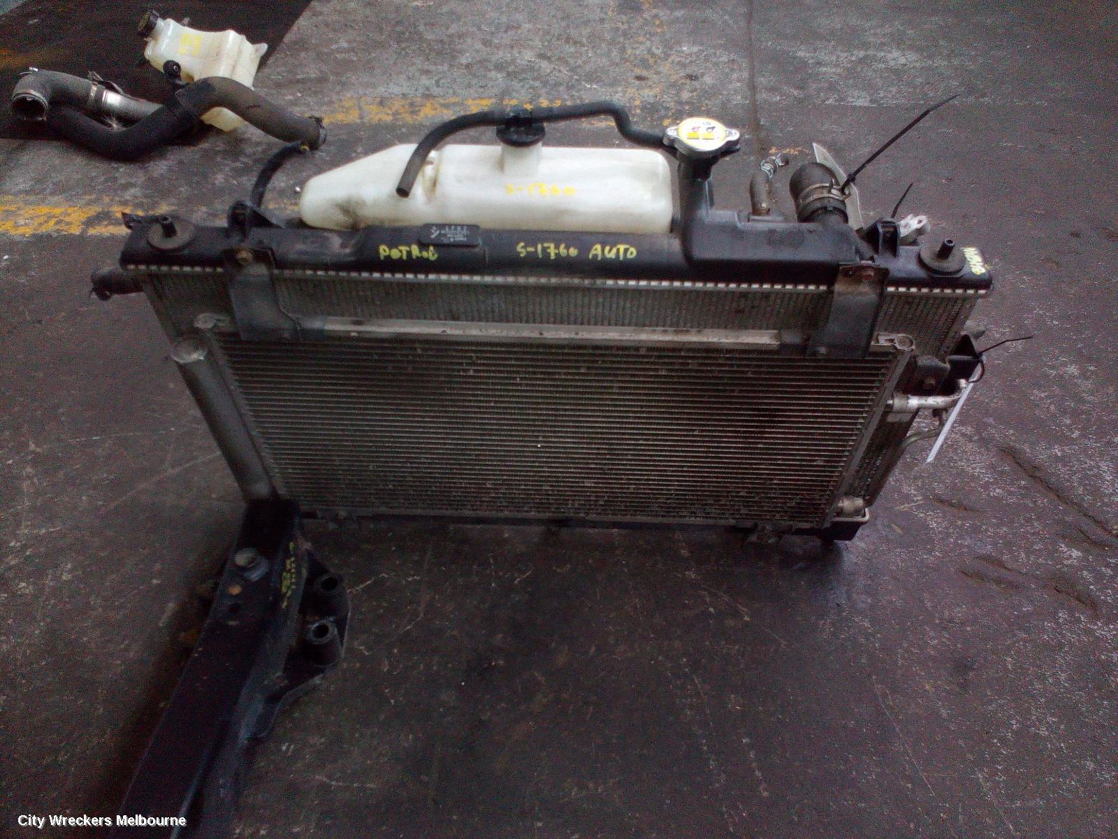 MAZDA 6 RADIATOR, AUTO, 2.3, PETROL, HAS 2 "FORK" + 1 "PIN" MOUNT POINTS ON BOTTOM TANK, GG/GY, 09/2002 - 02/2008 - Image 2