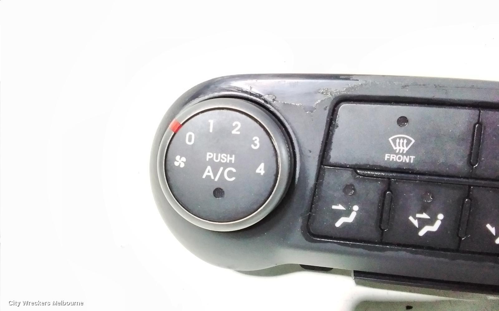 HYUNDAI IX35 HEATER/AC CONTROLS, LM SERIES, STANDARD TYPE (2 BUTTONS ON TOP), 11/2009 - 09/2013 - Image 3