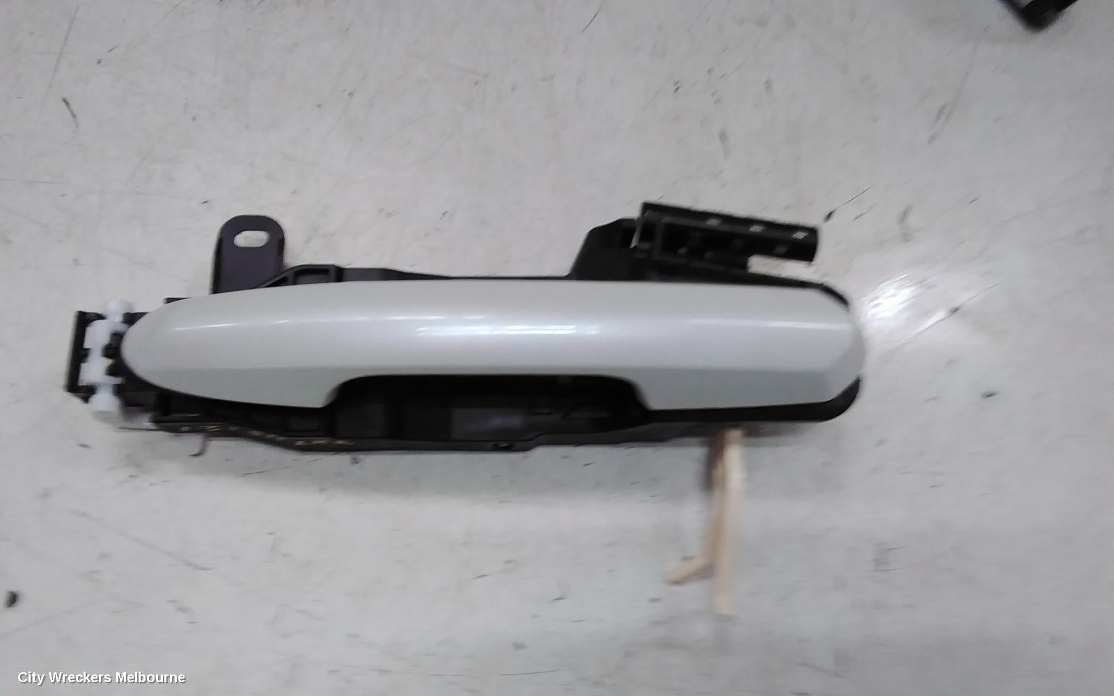 TOYOTA KLUGER DOOR HANDLE, LH REAR, OUTER, COLOUR CODED, XU70 SERIES, 03/2021 ONWARDS - Image 2