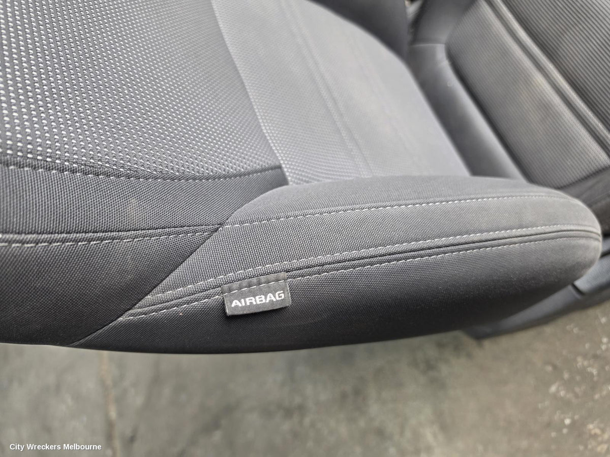 KIA SORENTO FRONT SEAT, RH FRONT, UM, CLOTH, SI, 03/2015 - 02/2020 - Image 2