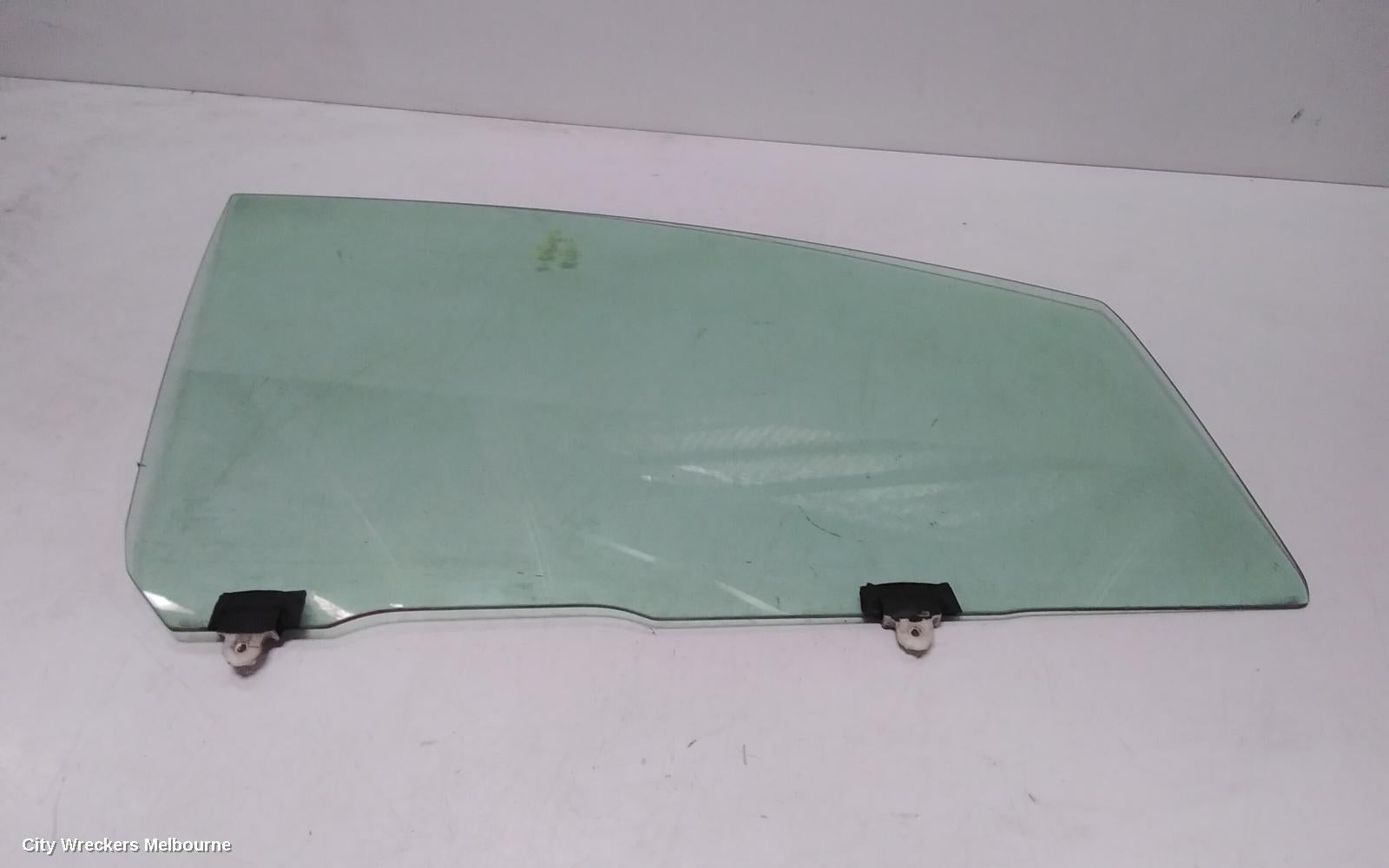 TOYOTA ESTIMA RIGHT FRONT DOOR WINDOW, XR30/XR40 00-06 - Image 1