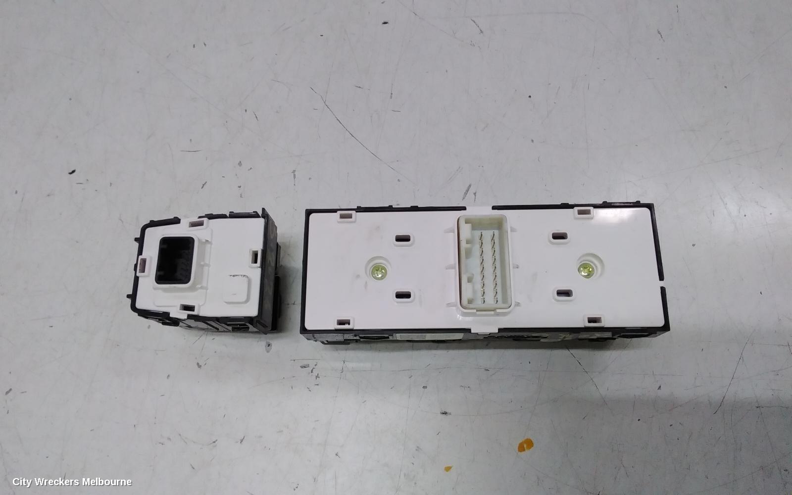 KIA CERATO PWR DR WIND SWITCH, RH FRONT (MASTER SWITCH), BD, SEDAN/HATCH, 04/2018 ONWARDS - Image 3