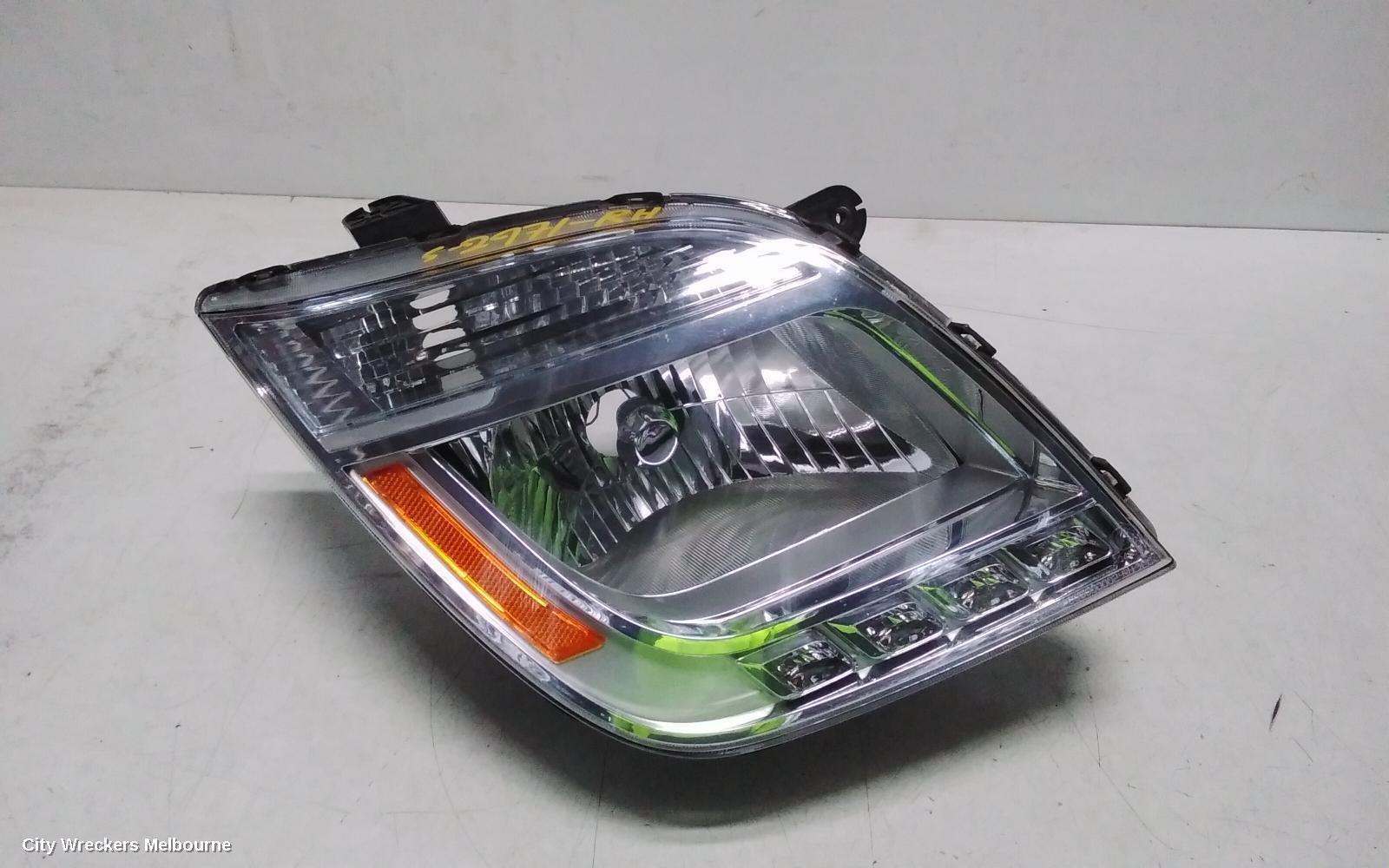 LDV V80 RIGHT HEADLAMP, HALOGEN TYPE,  01/2013 - 12/2023 - Image 1
