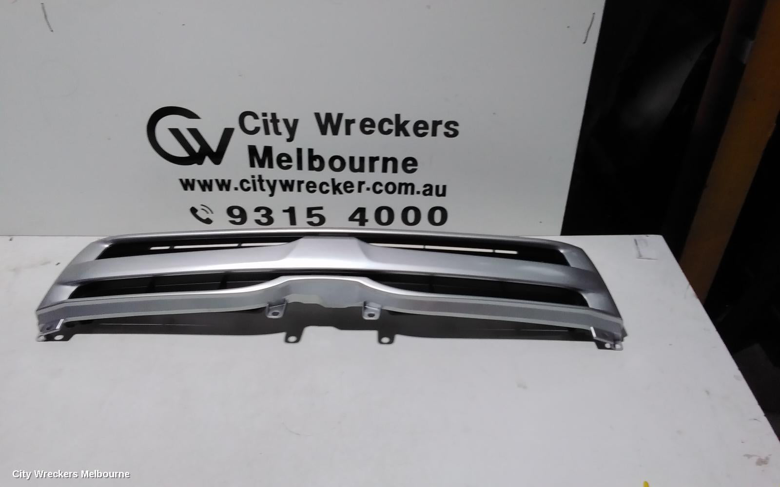 TOYOTA HIACE GRILLE, BUMPER GRILLE (CENTRE), TRH/KDH, LWB/SWB, 08/2010 - 01/2014 - Image 3