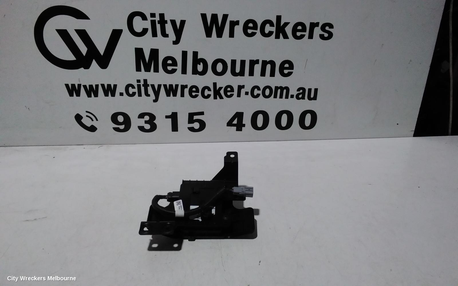 KIA STINGER, MISC SWITCH, CK, 06/2017 - 04/2023, LEFT REAR BLIND SPOT MODULE P/N 95811-J5001: 107895 - Image 1