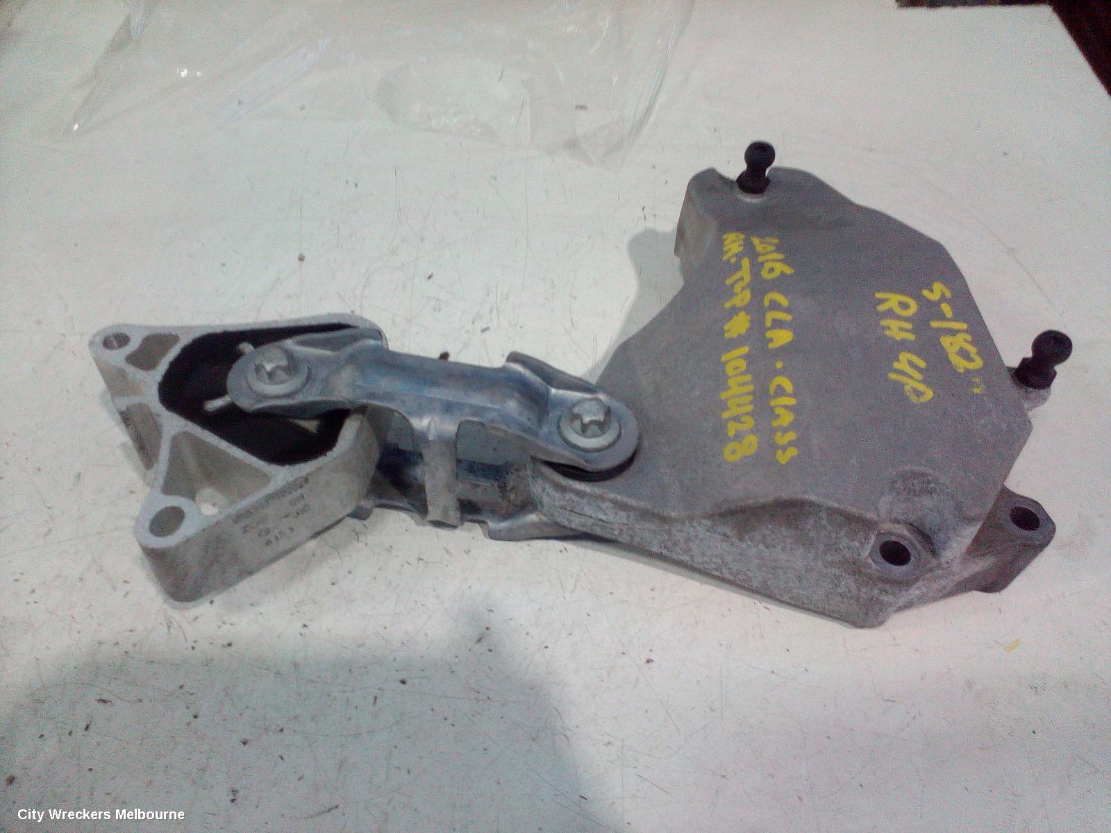 MERCEDES CLA CLASS MOUNT, ENGINE MOUNT, PETROL, 1.6, TURBO, C117/X117, CLA200, 270.910 CODE, 10/2013 - 01/2019 - Image 1