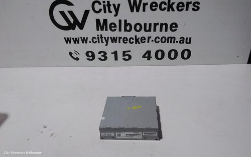 AUDI Q7 RADIO/CD/DVD/SAT/TV, MUSIC INTERFACE (GLOVEBOX), 4L, 09/2006 - 08/2015 - Image 1