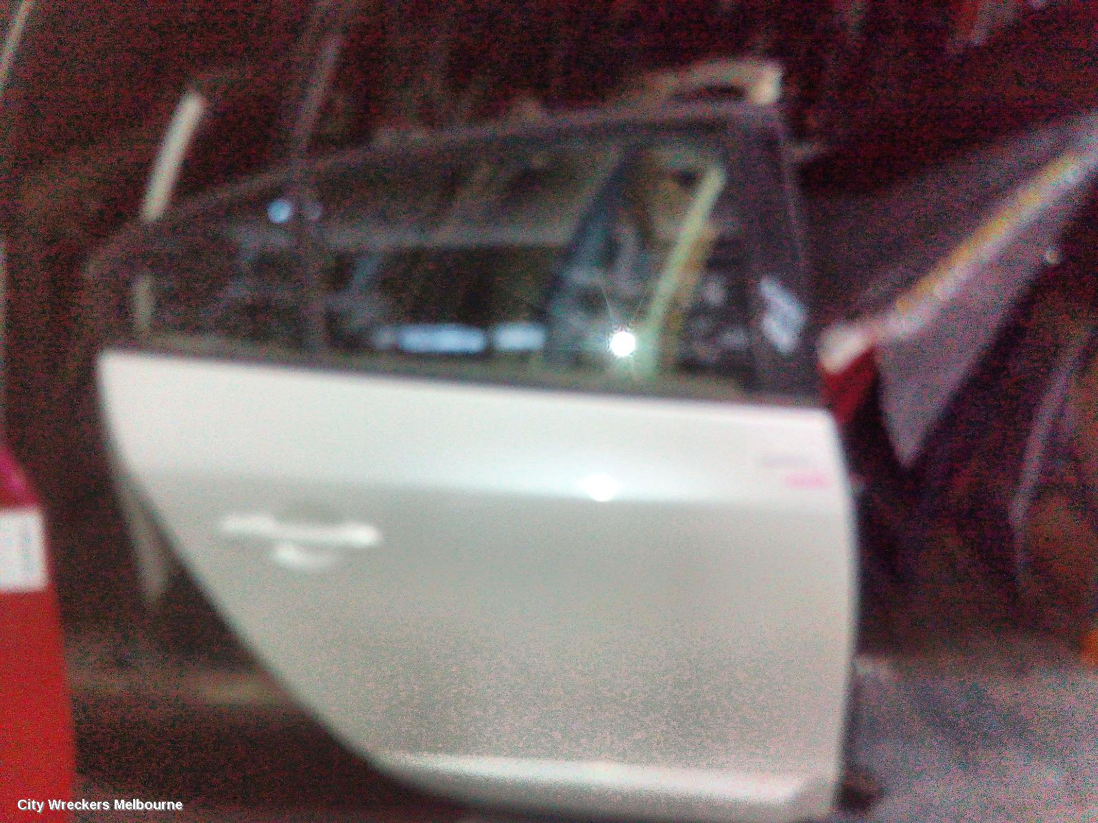 RENAULT FLUENCE RIGHT REAR DOOR, X38, 09/2010 - 01/2016 - Image 2