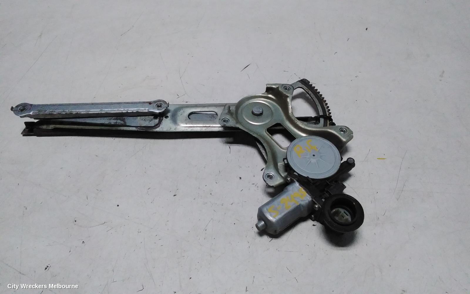 TOYOTA PRIUS RIGHT FRONT WINDOW REG/MOTOR, NHW20R, POWER, 10/2003 - 05/2009 - Image 1
