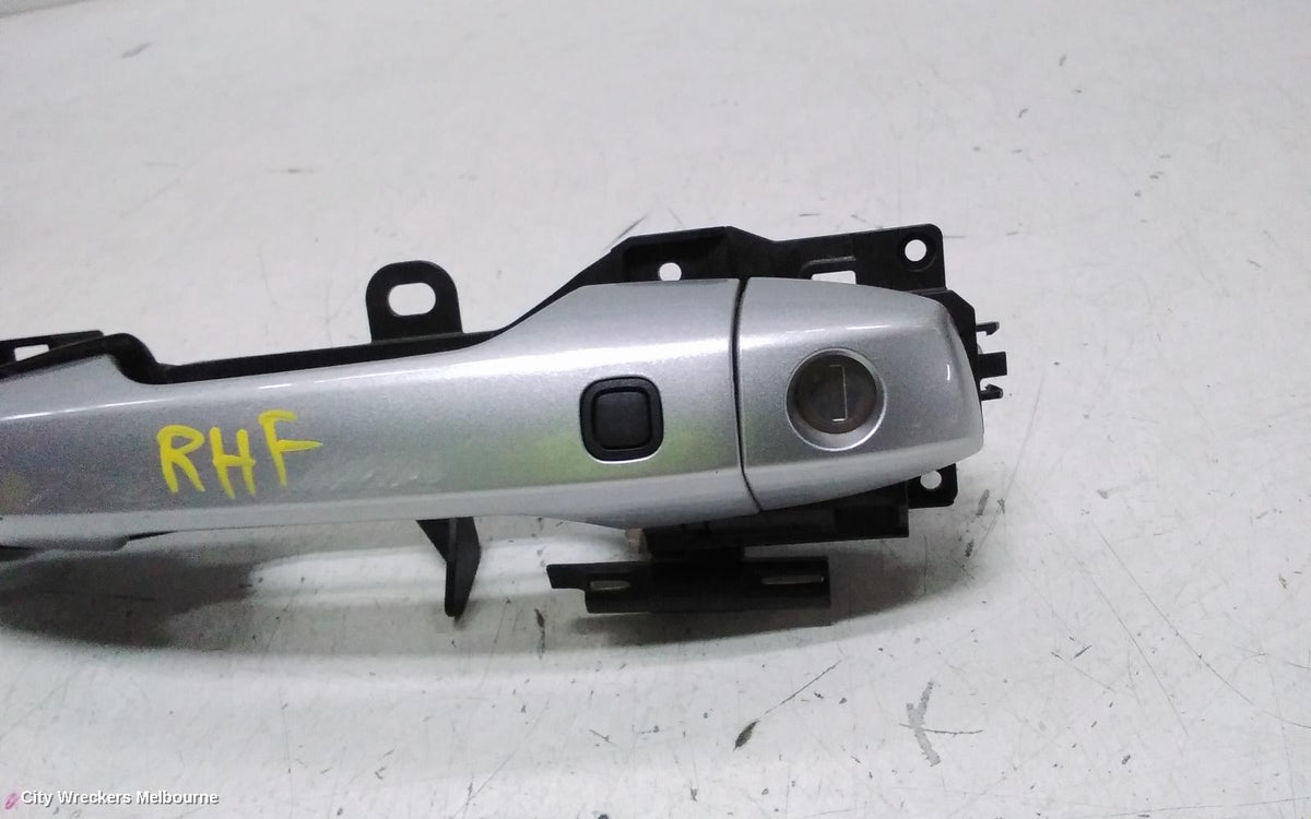 MITSUBISHI OUTLANDER DOOR HANDLE, RH FRONT, OUTER, W/ KEYLESS TYPE, ZM, 08/2021 ONWARDS - Image 3