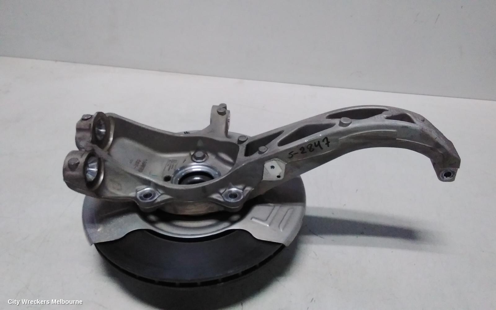 TESLA MODEL Y RIGHT FRONT HUB ASSEMBLY, 1ST GEN, AWD, DUAL MOTOR TYPE, 03/2022 ONWARDS - Image 1