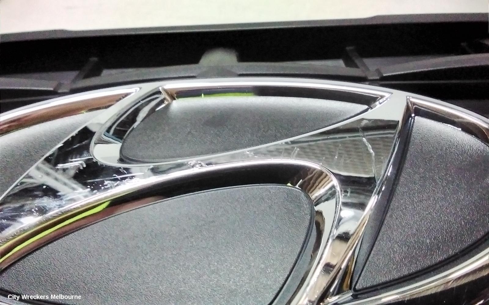 HYUNDAI VENUE GRILLE, RADIATOR GRILLE, BLACK INSERT TYPE, QX, 06/2019 ONWARDS - Image 3