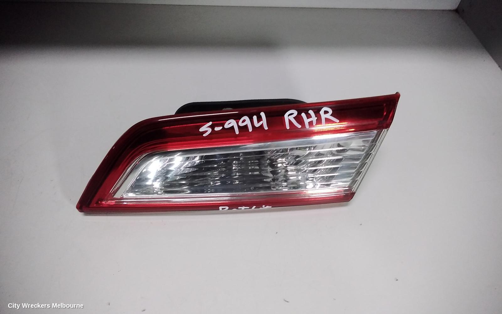 TOYOTA CAMRY REAR GARNISH, BOOTLID LAMP (RH SIDE), AVV50, HYBRID, 03/2012 ONWARDS - Image 1