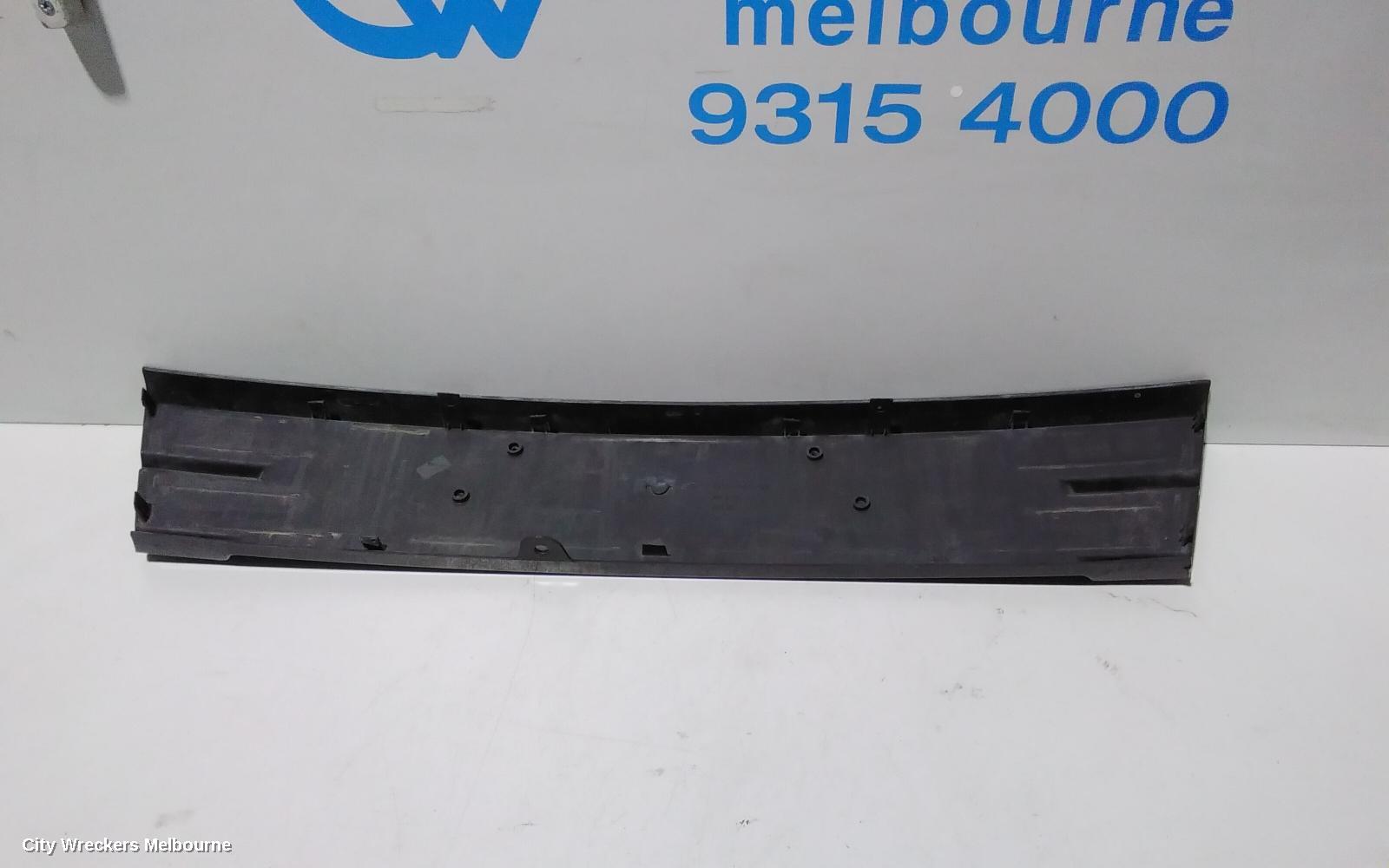 FORD KUGA, TF, 11/2012 - 09/2016, NUMBER PLATE HOLDER: 84372 - Image 3