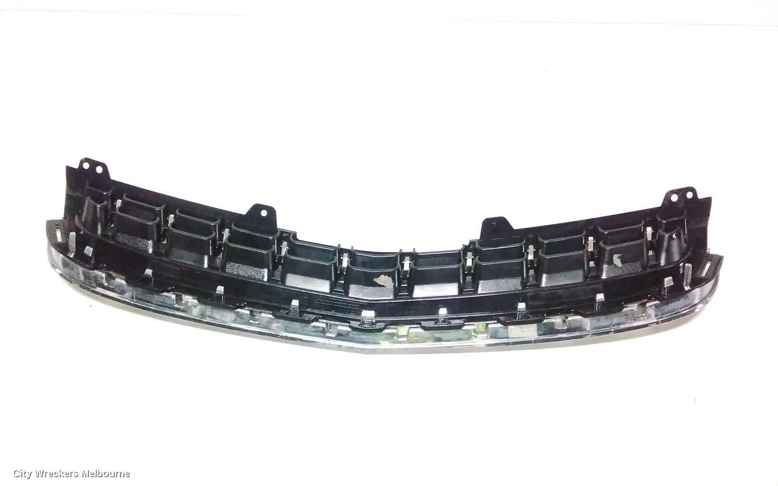 HOLDEN CAPTIVA GRILLE, BUMPER GRILLE (CENTRE), CG, CAPTIVA 5 (4TH VIN = D), 01/2011 - 09/2015 - Image 3