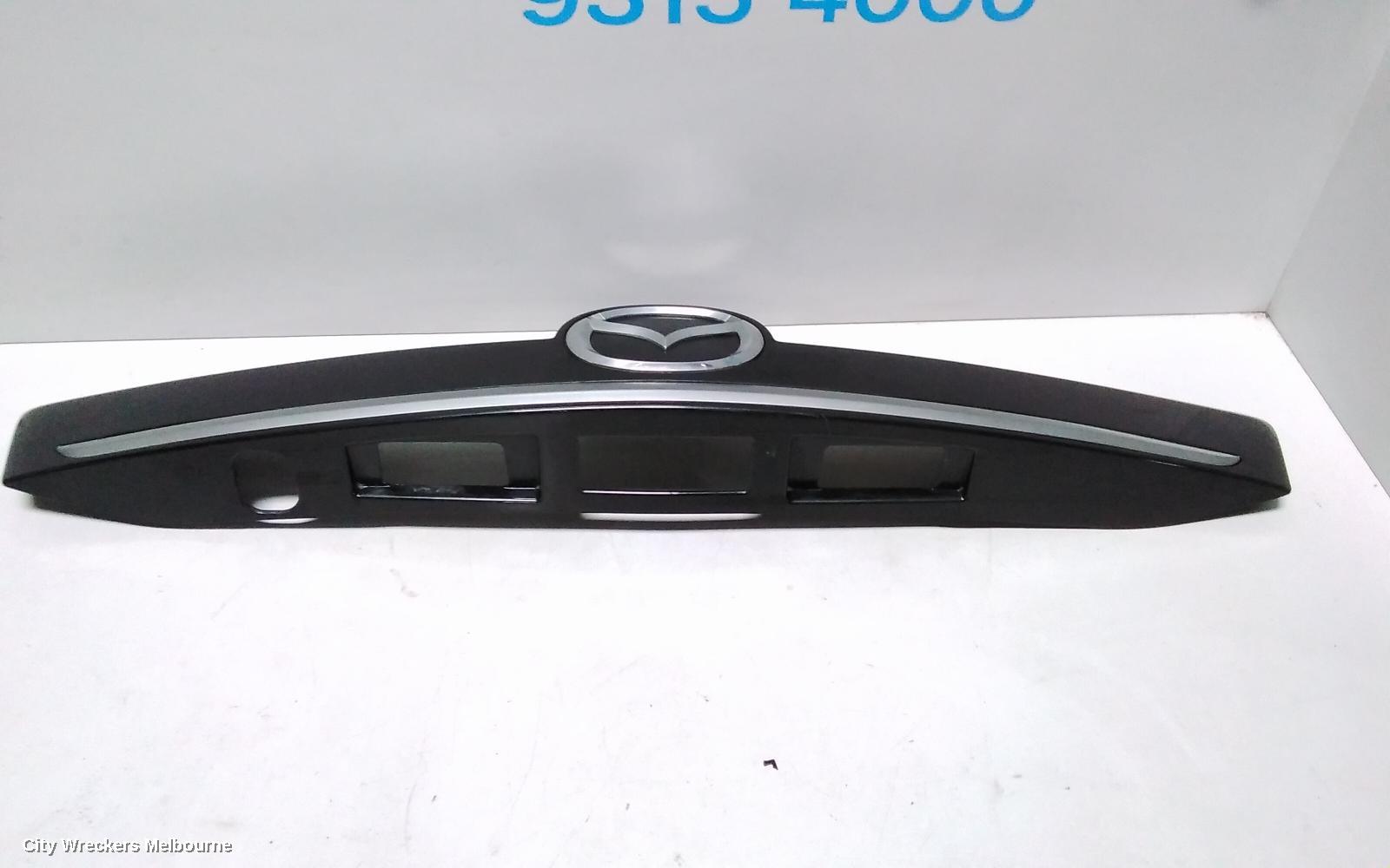 MAZDA CX9 REAR GARNISH, TAILGATE GARNISH (CENTRE), TB, 06/2009 - 10/2012 - Image 3