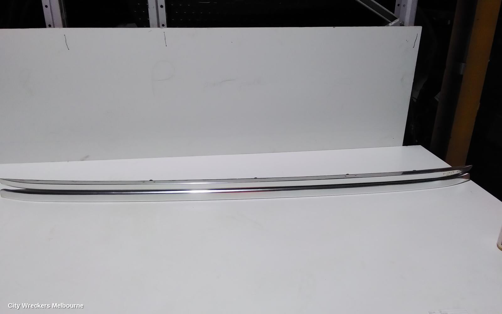 AUDI Q7 ROOF RAIL, 4L, 09/2006 - 08/2015 - Image 1