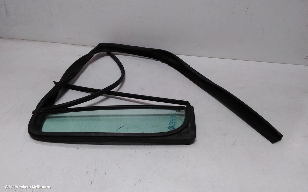 VOLKSWAGEN AMAROK RIGHT REAR 1/4 DOOR GLASS, 2H, 10/2010 - 09/2022 - Image 2